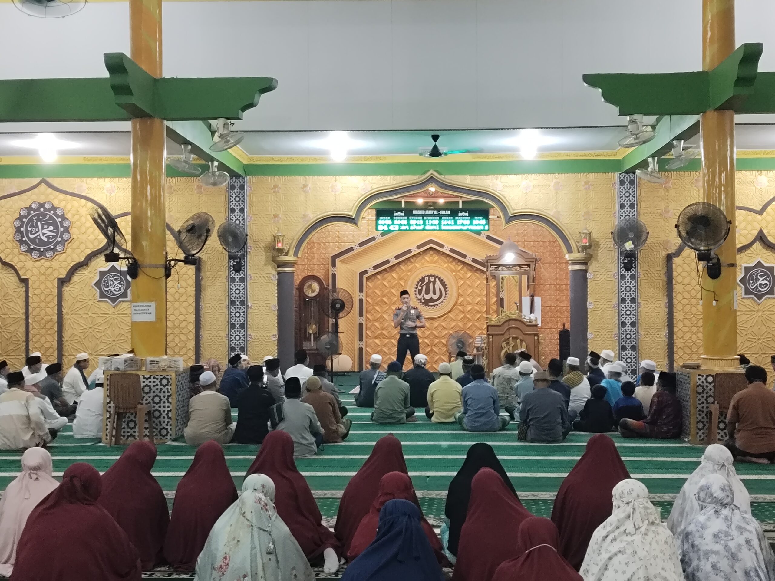 Subuh Keliling di Masjid Jami Al Falah, Polres Ketapang Ajak Masyarakat Jaga Kamtibmas Dan Manfaatkan Layanan 110